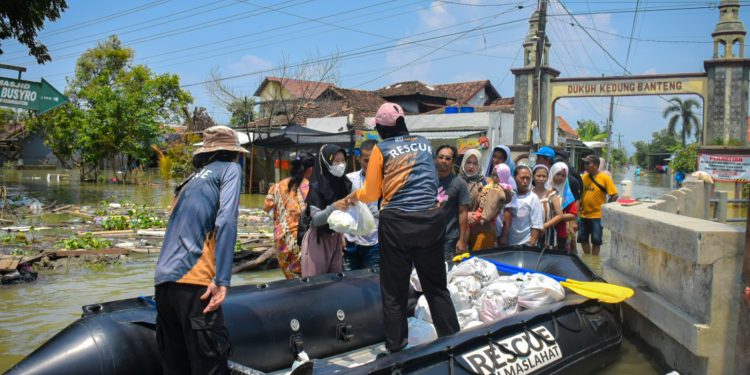 BSI Maslahat Kembali Salurkan Bantuan Banjir Demak dan Kudus