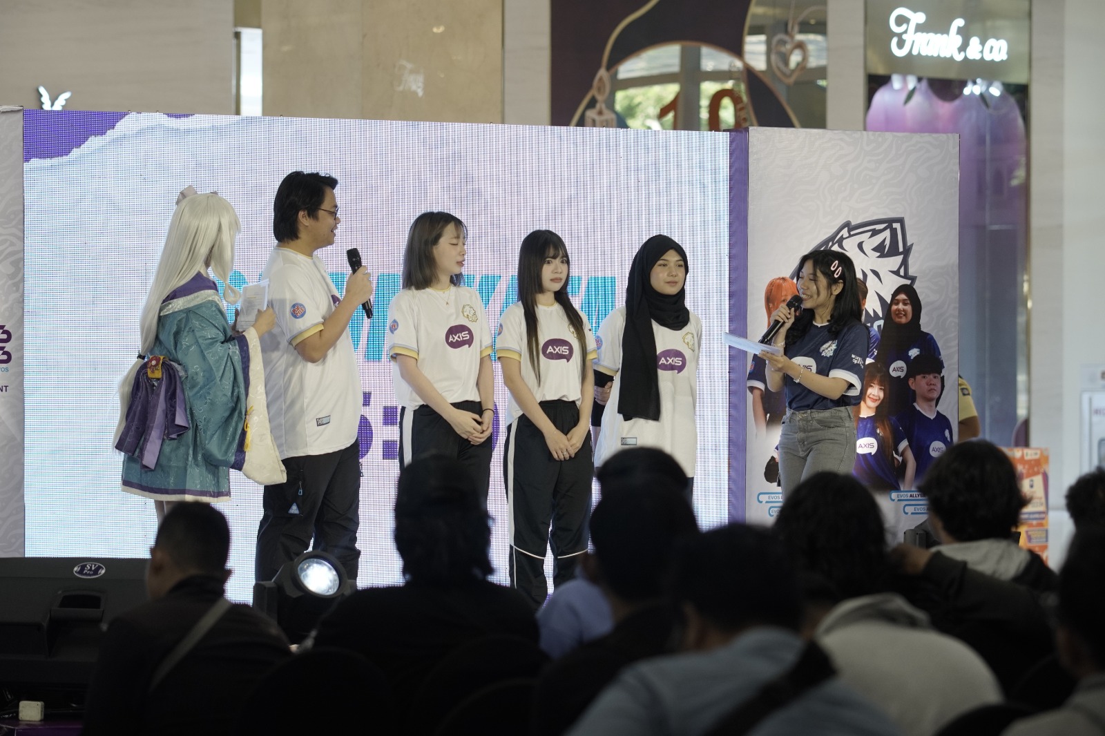 AXIS Esports Labs Memantik Semangat Juara Para Gamers! Guncang Kota Surabaya!