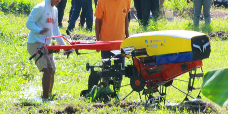 United Tractors dan Traktor Nusantara Berkolaborasi dengan Sekolah Vokasi UGM Mengembangkan Teknologi Traktor Listrik Ramah Lingkungan