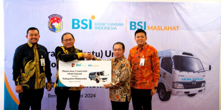 BSI Maslahat dan BSI Serahkan Hibah Mobil Sekolah Ke Kabupaten Mukomuko