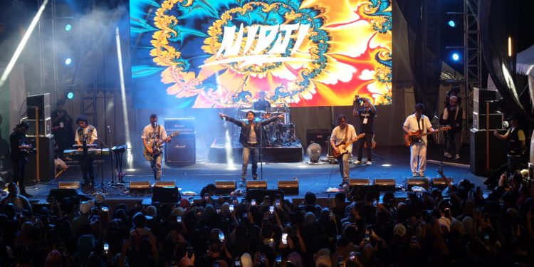 Malam Minggu, Kahitna Senandungkan Nostalgia di FIFGROUP 35th LOCALICIOUS