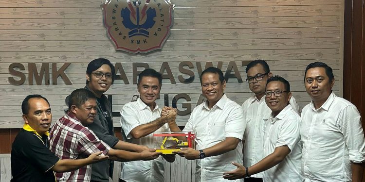 United Tractors Teken MoU dan Perjanjian Salatiga Benchmarking Bersama AII dan SMK Saraswati