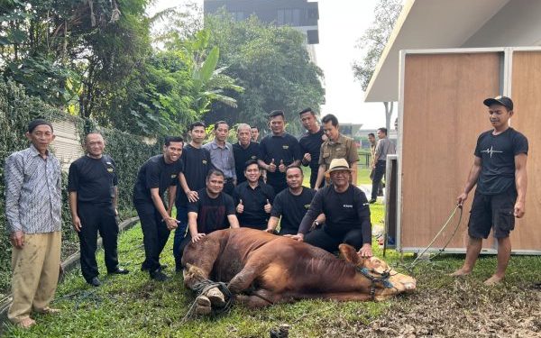Aston Hotels Banten Salurkan Hewan Kurban untuk Lingkungan Sekitar
