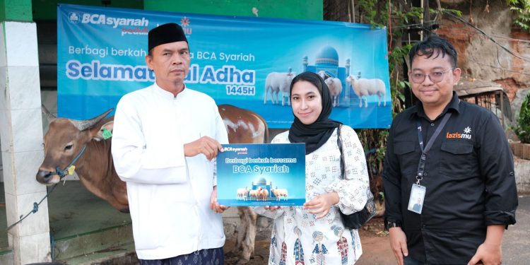 BCA Syariah Berbagi Berkah dengan Salurkan Hewan Kurban di Berbagai Kota