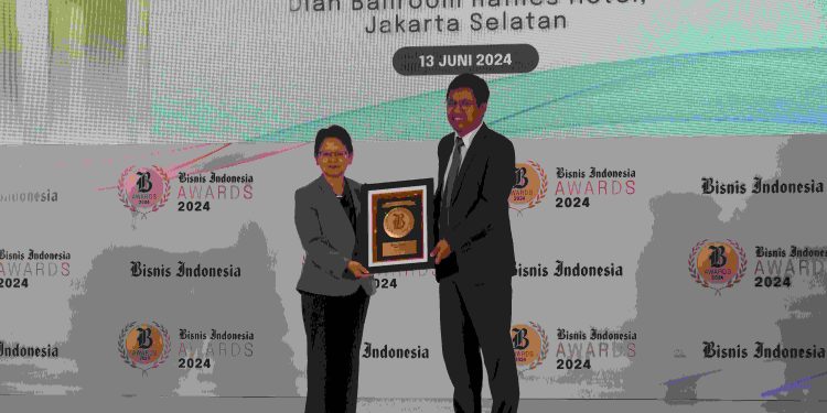 Berkat Kinerja Positif di Awal Tahun, United Tractors Raih Bisnis Indonesia Award 2024