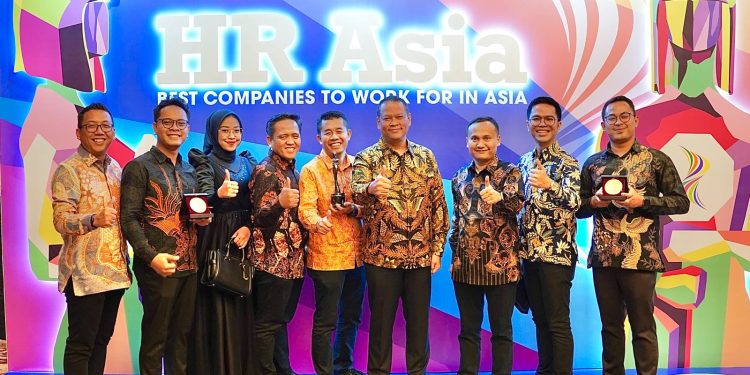 United Tractors Kembali Raih Penghargaan Tempat Kerja Terbaik di Asia