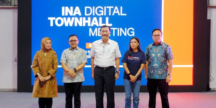 Menteri Luhut Kunjungi PERURI, Tinjau Area Kerja INA DIGITAL