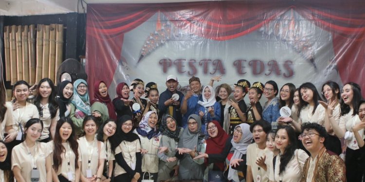 Mahasiswa Institut Komunikasi dan Bisnis LSPR Perkenalkan Keberagaman Budaya Kampung Seni Edas Bogor via ‘Pesta Edas’