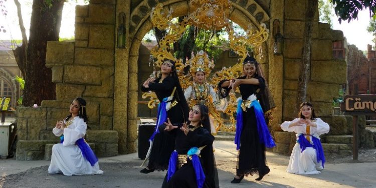 Solo Safari Rayakan Hari Unta Sedunia