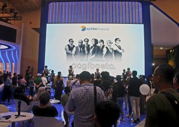 Grup Band asal Semarang 'Pagiboeta' menghibur pengunjung yang meramaikan panggung megah booth Astra Financial di pameran Gaikindo Indonesia International Auto Show (GIIAS) 2024, Sabtu (20/7/2024). Astra Financial, sebagai sponsor platinum GIIAS 2024, hadir untuk memberikan informasi lengkap mengenai solusi pembiayaan bagi pengunjung pameran. (Foto: Dadang Subur)