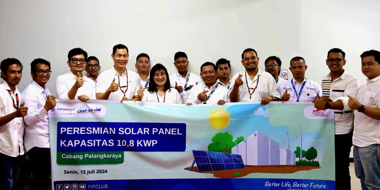 FIFGROUP Resmikan Pemasangan Solar Panel Berkapasitas 10,8 KwP di Kancab Palangkaraya