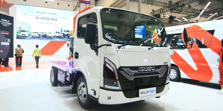 IAMI Tampilkan Spesial Kendaraan Isuzu ELF EV Prototype di GIIAS 2024