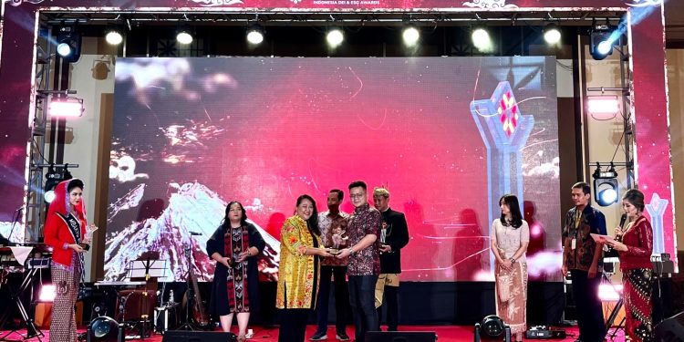 United Tractors dan PAMA Raih Penghargaan Indonesia DEI & ESG Awards (IDEAS) 2024