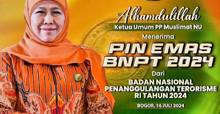 Ketum Muslimat NU Menerima Anugerah Pin Emas BNPT RI
