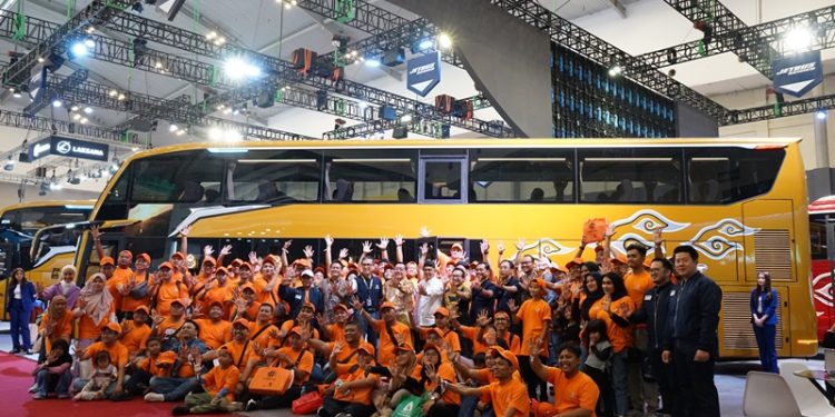 Deretan Bus Double Decker Mewah Harapan Jaya Hadir di GIIAS 2024
