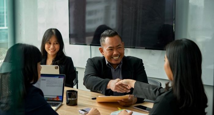 Emerhub Lancarkan Arus Investasi Luar Negeri melalui Pendampingan Pendirian Badan Usaha