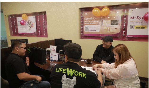 Direksi Bank Mega Syariah Sapa Langsung Nasabah di Hari Pelanggan