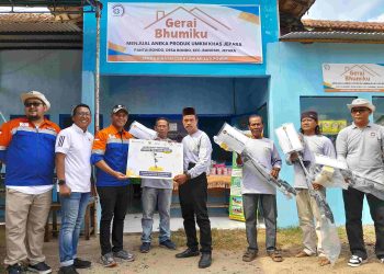 United Tractors Melalui BJP Berikan Bantuan Mesin Perahu untuk Kelompok Tani Jaya Samudra