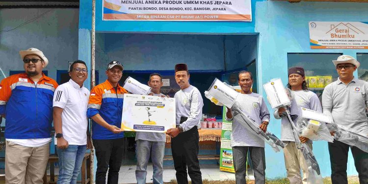 United Tractors Melalui BJP Berikan Bantuan Mesin Perahu untuk Kelompok Tani Jaya Samudra