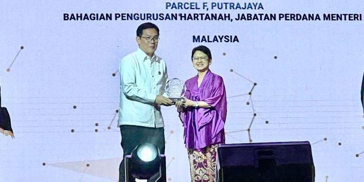 United Tractors Raih Penghargaan ASEAN Energy Award 2024