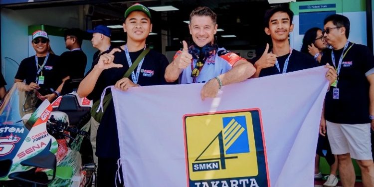 Castrol Honda LCR MotoGP™ Berikan Sertifikat Teknik untuk Pelajar SMK di MotoGP Mandalika