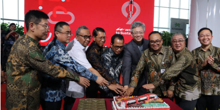 Aice Dukung Perayaan Ultah 1 Kereta Cepat Whoosh via Keceriaan Es Krim Bersama Penumpang