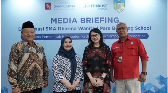 Kolaborasi Putera Sampoerna Foundation dan Pemkab Kediri Kembangkan SMA Dharma Wanita 1 Pare Boarding School   
