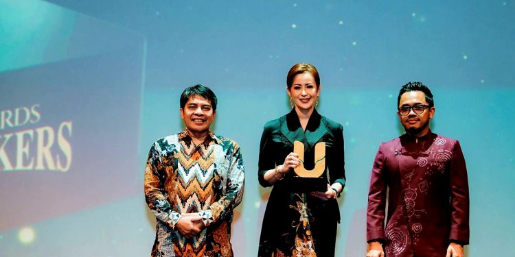 Alexandra Askandar Dianugerahi Penghargaan ‘Impactful Woman Leader’ dan ‘Impact on Green Initiatives Leadership’