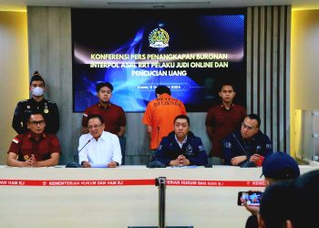 Dirjen Imigrasi Serahkan Anggota Sindikat Judi Online Asal RRT ke Interpol