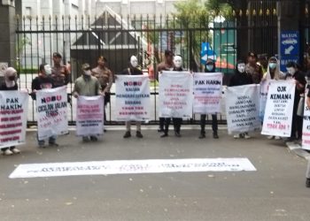 Gelar Aksi di Depan OJK dan Kementerian PKP, PKPKM Minta Uang Konsumen Dikembalikan