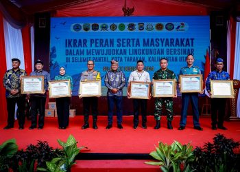 Kepala BNN RI Mengajak Ratusan Masyarakat Selumit Pantai Berikrar Wujudkan Lingkungan Bersinar