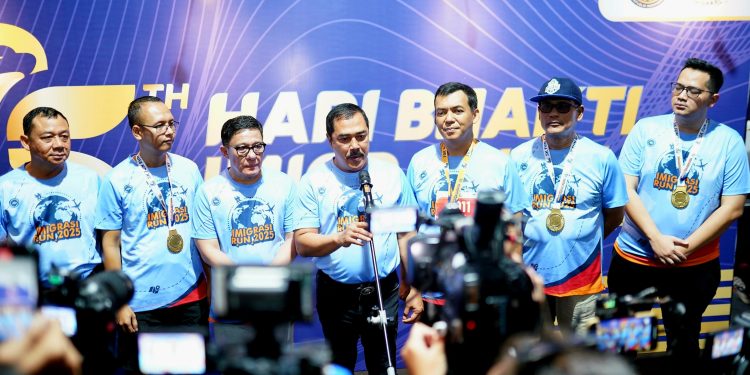 Semarakkan Hari Jadi Ke-75, Imigrasi Gelar Layanan 1.075 Paspor Hingga Immigration Run