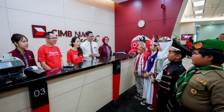 Dukung GENCARKAN OJK, CIMB Niaga Gelar Tour De Bank di Bandung