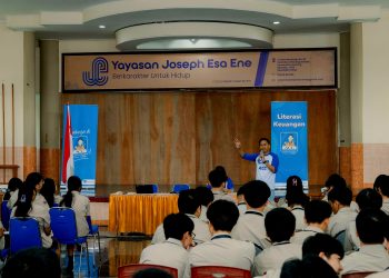 ACC Beri Literasi Keuangan untuk Siswa SMA di Manado