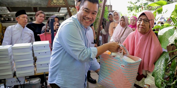 Sambut HUT ke-5 dan Ramadhan 1446 H, IFG Bagikan 300 Paket Sembako di Ciputat