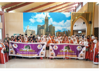 Bank Mega Syariah Lepas 330 Jamaah Umrah