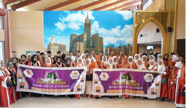 Bank Mega Syariah Lepas 330 Jamaah Umrah