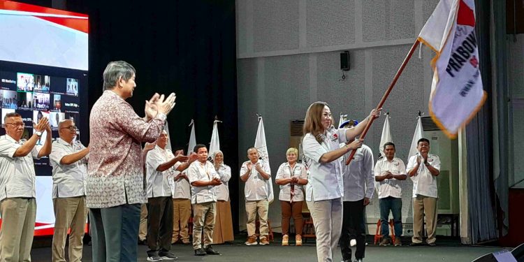 Hashim Djojohadikusumo Lantik Pengusaha Devi Taurisa Dilantik Menjadi Ketum Laskar Prabowo 08