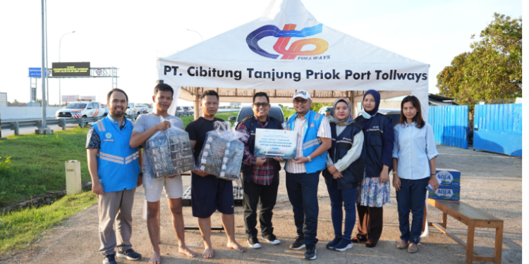 Pelindo Solusi Logistik Salurkan Bantuan untuk Korban Banjir di Bekasi