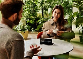 OPPO Find N5 Hadirkan Terjemahan Real-Time dengan Dual Screen yang Praktis dan Instan