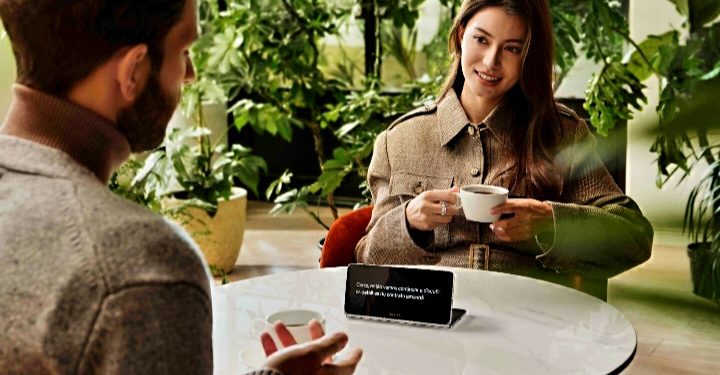 OPPO Find N5 Hadirkan Terjemahan Real-Time dengan Dual Screen yang Praktis dan Instan