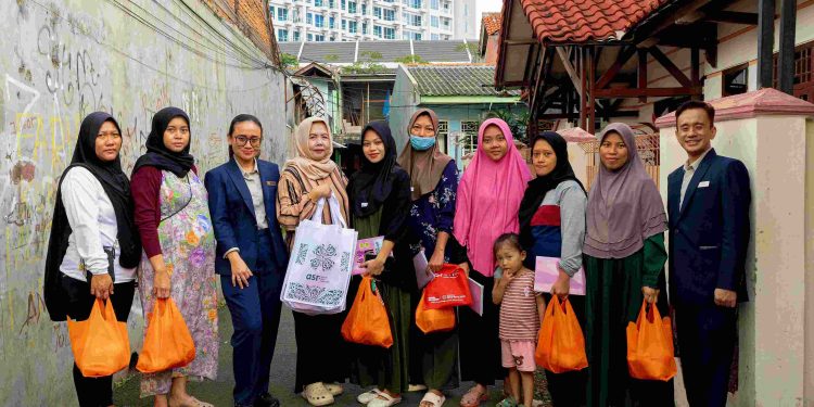 Harris Puri Mansion Peduli Kesehatan Ibu Hamil Bagikan Buah-Buahan Segar