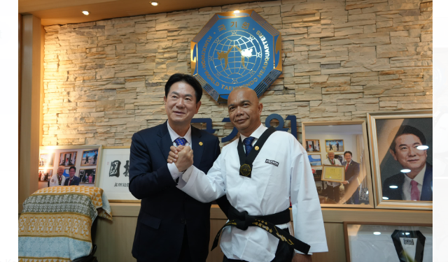 JAM-Intel Kejagung Reda Manthovani Raih Gelar Kehormatan Grand Master Taekwondo Dunia
