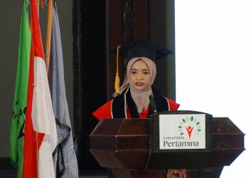Menembus Batas Rantau: Kisah Rissa, Anak Buruh Bangunan yang Jadi Wisudawan Terbaik