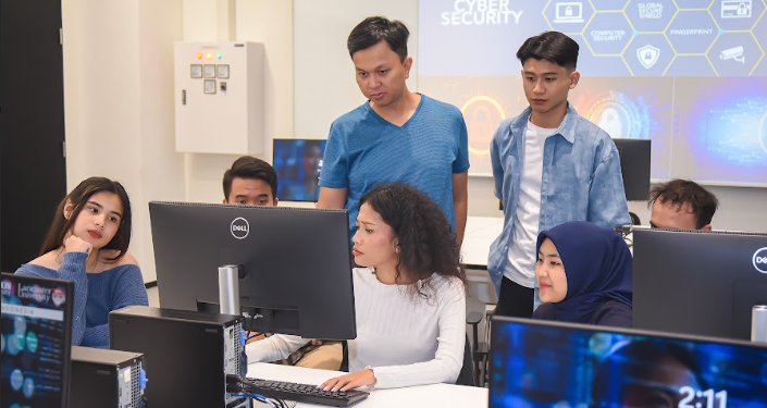 Deakin University Lancaster University Indonesia Hadirkan Program Gelar Ganda Bisnis dan Computer Science