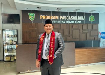 Ulul Azmi Raih Magister Sains dalam Administrasi Bisnis, Paparkan Acuan Penyusunan Standar Layanan K3 Lingkungan