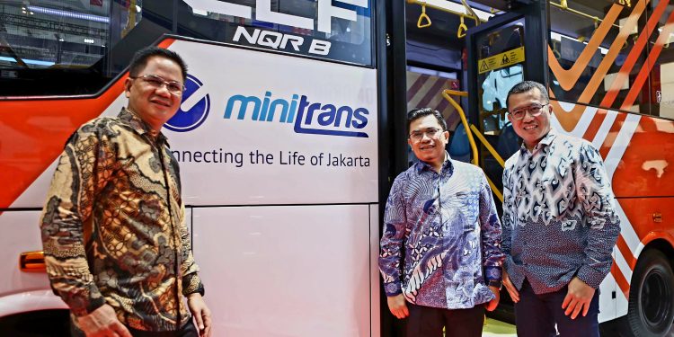 Isuzu ELF NQR B Jadi Andalan Armada Transjakarta