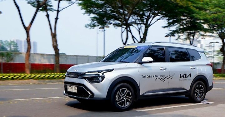Kia Hadirkan Kendaraan Pilihan Keluarga Modern Melalui Carnival Hybrid dan Carens di GIIAS 2025