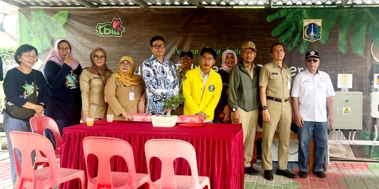PT Pamapersada Nusantara dan Universitas Indonesia Resmikan Instalasi PLTS di Kampung Iklim RW 013 Penggilingan
