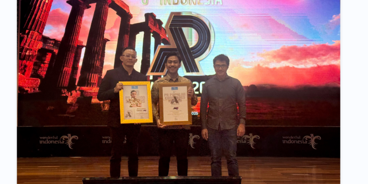 JNE Raih Dua Penghargaan Bergengsi di Indonesia Public Relations Summit 2025